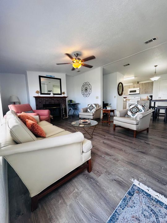 For Sale: $295,000 (3 beds, 2 baths, 1600 Square Feet)