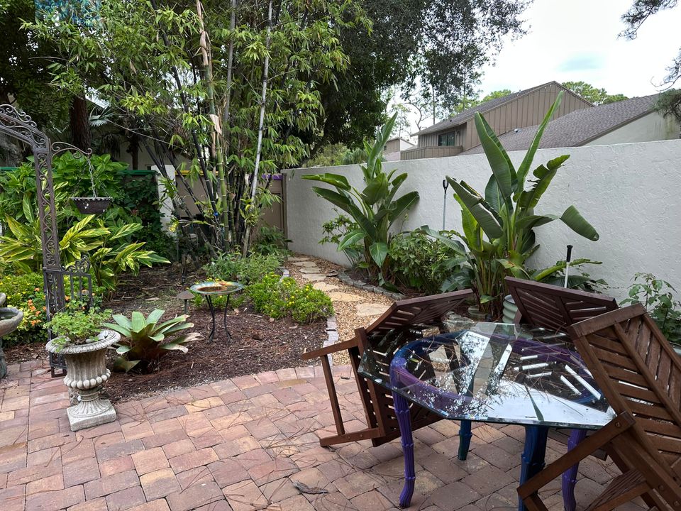 Active With Contract: $4,500 (2 beds, 2 baths, 1092 Square Feet)