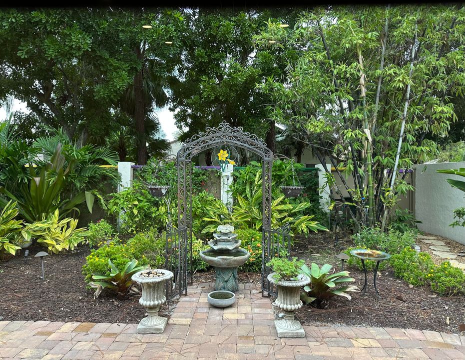 Active With Contract: $4,500 (2 beds, 2 baths, 1092 Square Feet)