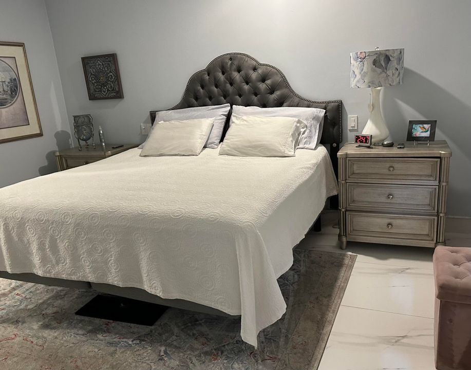 Active With Contract: $4,500 (2 beds, 2 baths, 1092 Square Feet)