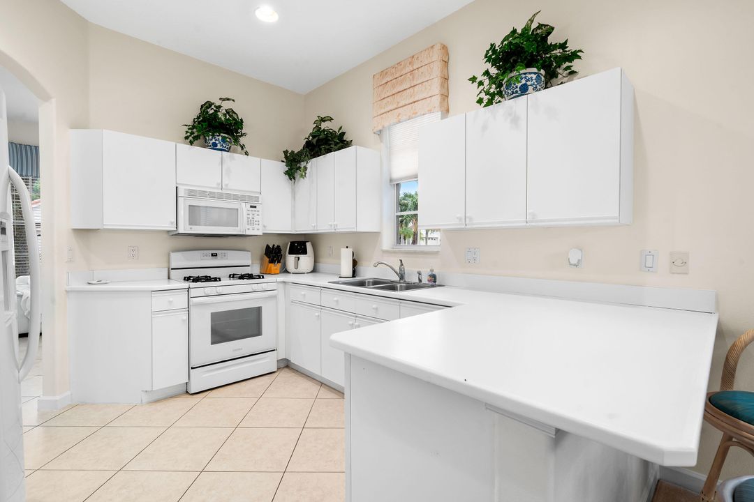 Active With Contract: $4,500 (3 beds, 2 baths, 1471 Square Feet)