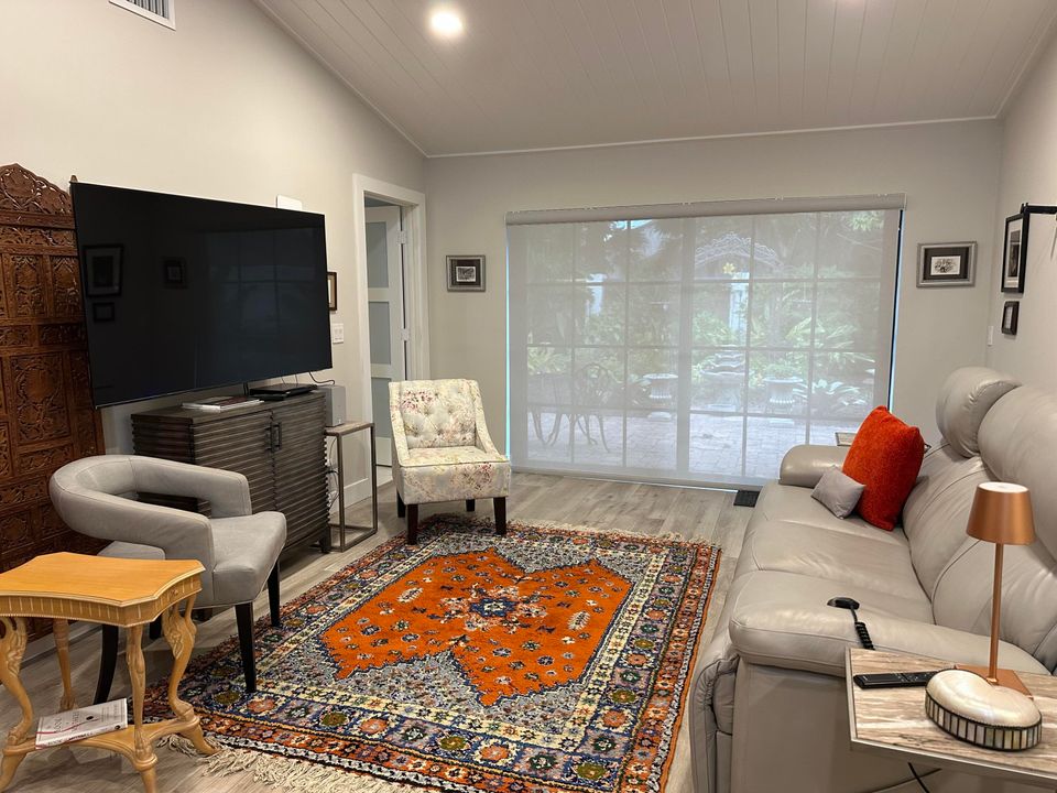 Active With Contract: $4,500 (2 beds, 2 baths, 1092 Square Feet)