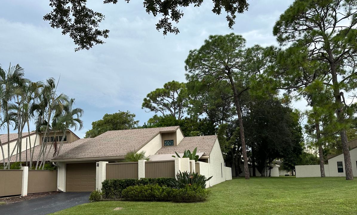 Active With Contract: $4,500 (2 beds, 2 baths, 1092 Square Feet)