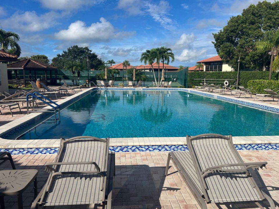 Active With Contract: $150,000 (1 beds, 1 baths, 820 Square Feet)