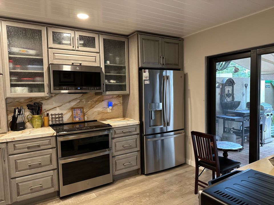 Active With Contract: $4,500 (2 beds, 2 baths, 1092 Square Feet)