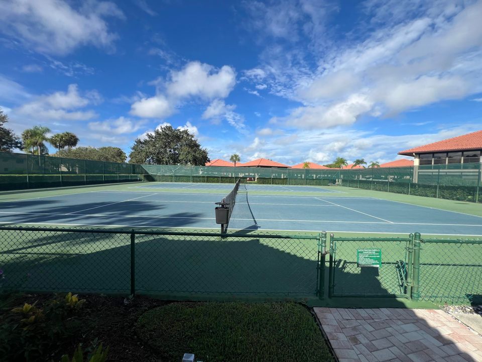 Active With Contract: $150,000 (1 beds, 1 baths, 820 Square Feet)