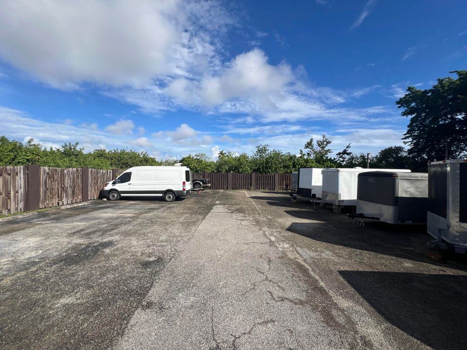 Active With Contract: $150,000 (1 beds, 1 baths, 820 Square Feet)