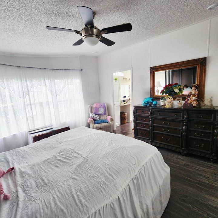 For Sale: $99,000 (2 beds, 2 baths, 1550 Square Feet)