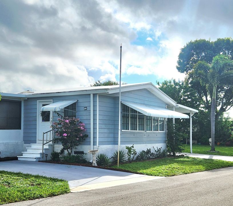 For Sale: $99,000 (2 beds, 2 baths, 1550 Square Feet)