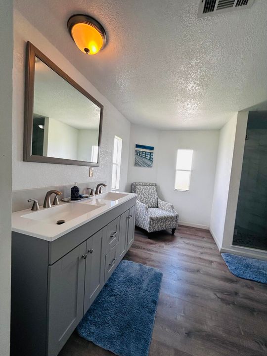 For Sale: $295,000 (3 beds, 2 baths, 1600 Square Feet)