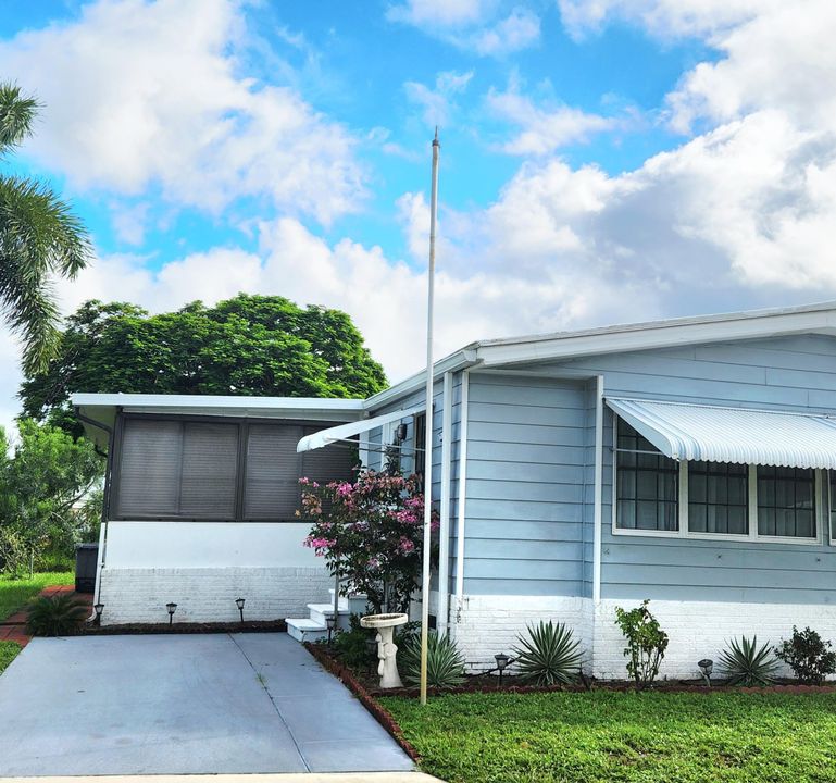 For Sale: $99,000 (2 beds, 2 baths, 1550 Square Feet)