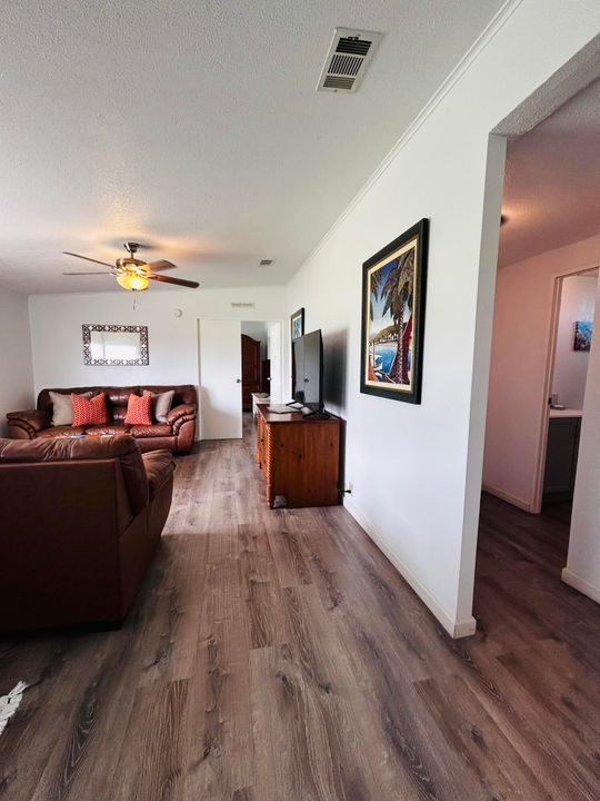 For Sale: $295,000 (3 beds, 2 baths, 1600 Square Feet)