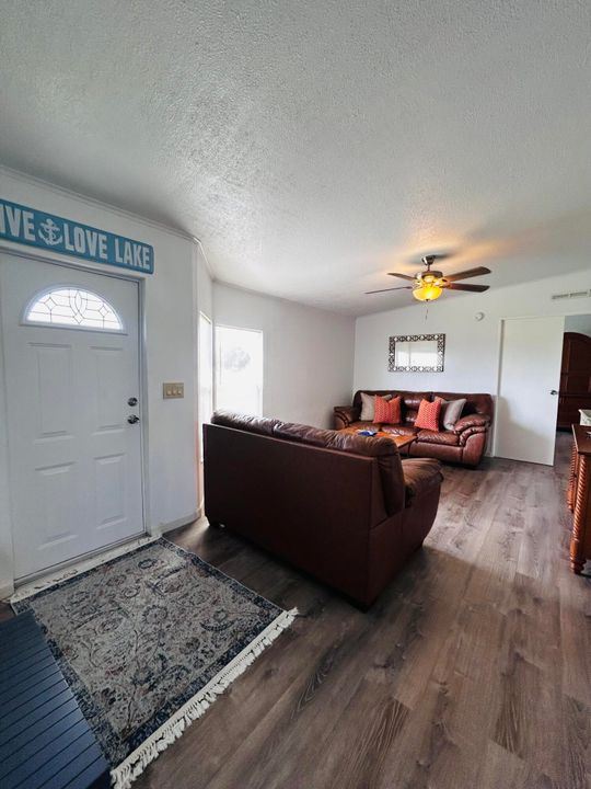 For Sale: $295,000 (3 beds, 2 baths, 1600 Square Feet)