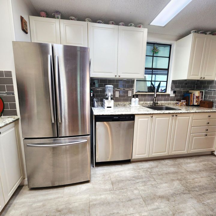 For Sale: $99,000 (2 beds, 2 baths, 1550 Square Feet)
