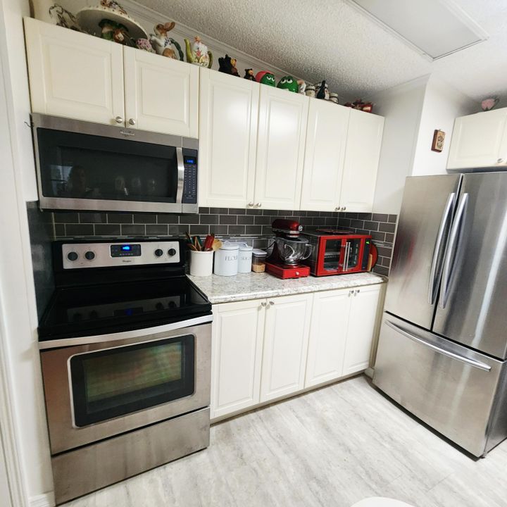 For Sale: $99,000 (2 beds, 2 baths, 1550 Square Feet)