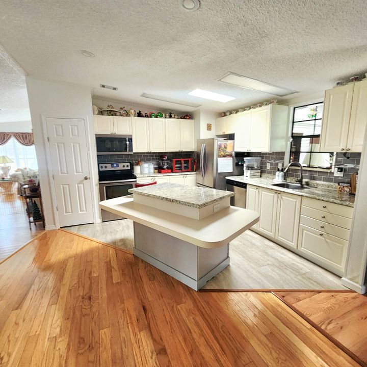 For Sale: $99,000 (2 beds, 2 baths, 1550 Square Feet)