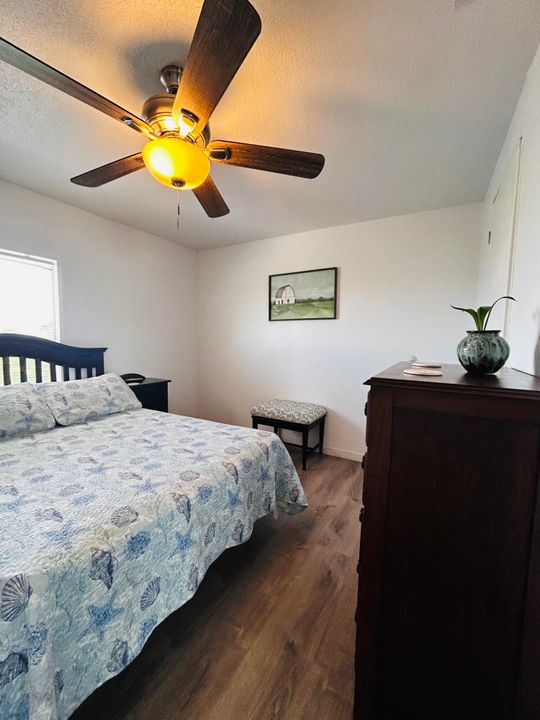 For Sale: $295,000 (3 beds, 2 baths, 1600 Square Feet)