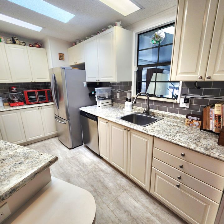 For Sale: $99,000 (2 beds, 2 baths, 1550 Square Feet)