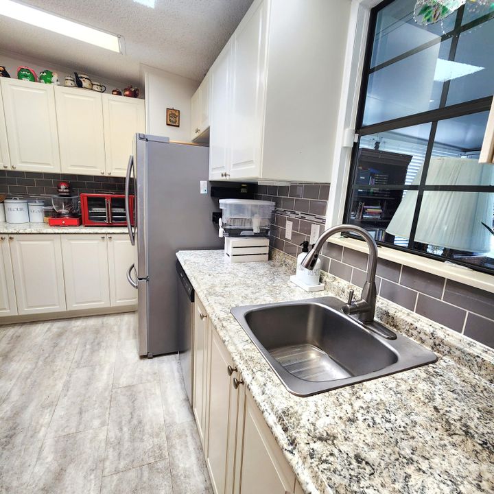 For Sale: $99,000 (2 beds, 2 baths, 1550 Square Feet)