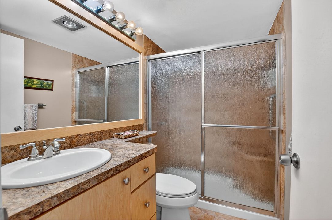 待售: $124,900 (2 贝兹, 1 浴室, 819 平方英尺)