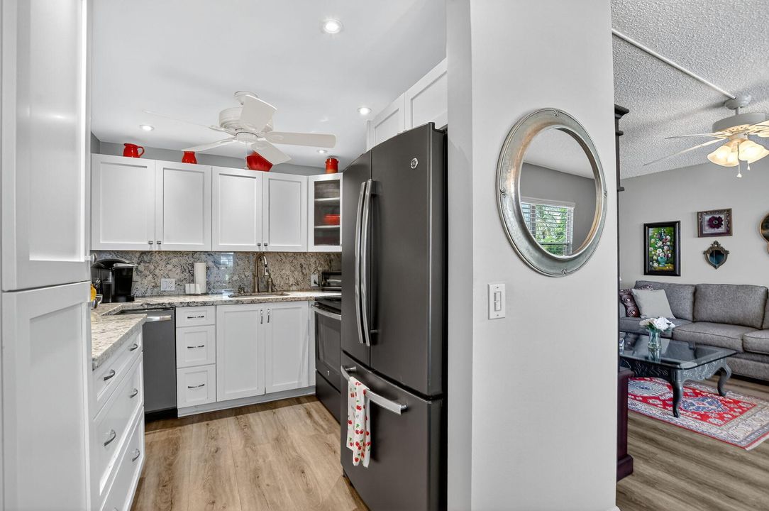 待售: $124,900 (2 贝兹, 1 浴室, 819 平方英尺)