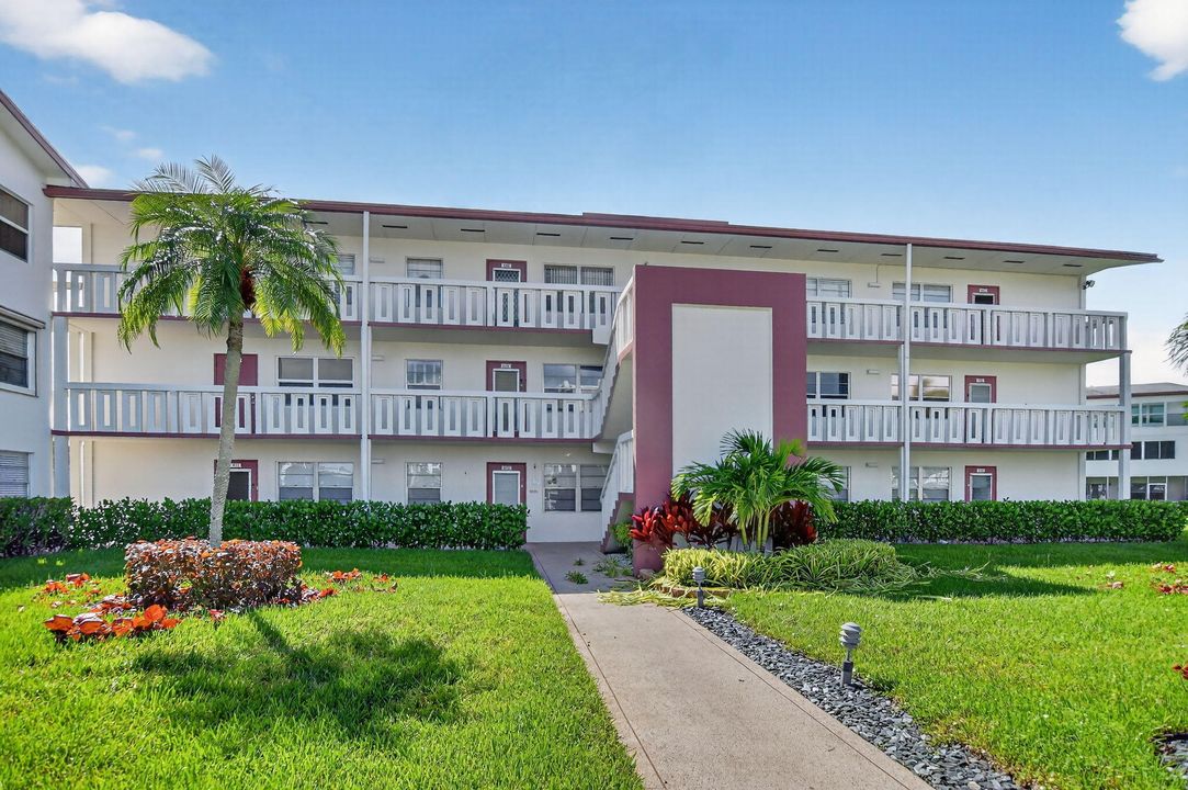 待售: $124,900 (2 贝兹, 1 浴室, 819 平方英尺)