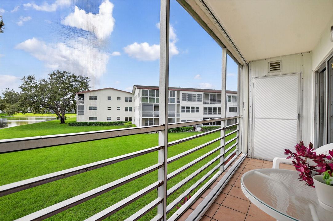 待售: $124,900 (2 贝兹, 1 浴室, 819 平方英尺)