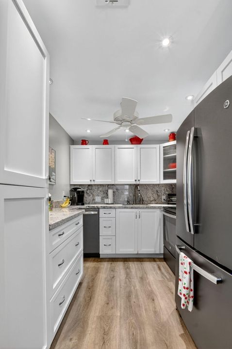 待售: $124,900 (2 贝兹, 1 浴室, 819 平方英尺)