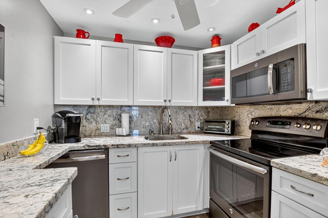 待售: $124,900 (2 贝兹, 1 浴室, 819 平方英尺)