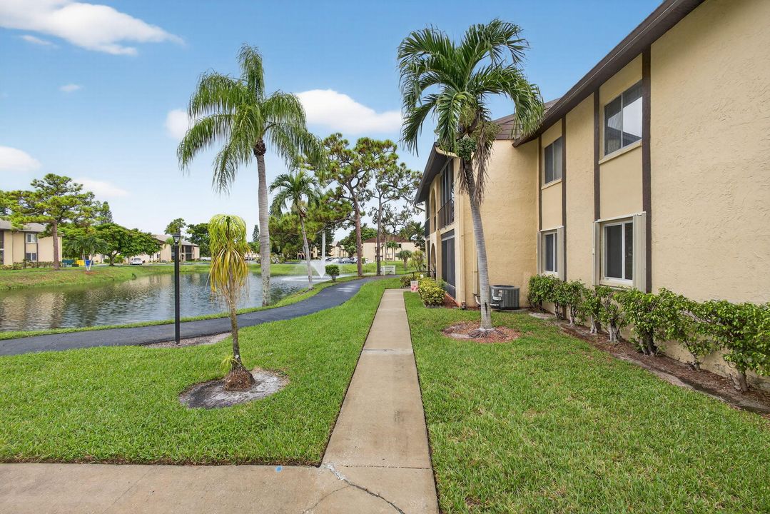 На продажу: $155,000 (2 спален, 1 ванн, 935 Квадратных фут)