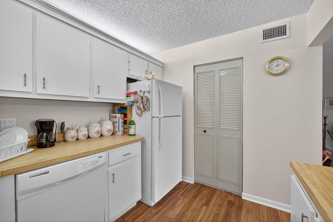 На продажу: $155,000 (2 спален, 1 ванн, 935 Квадратных фут)