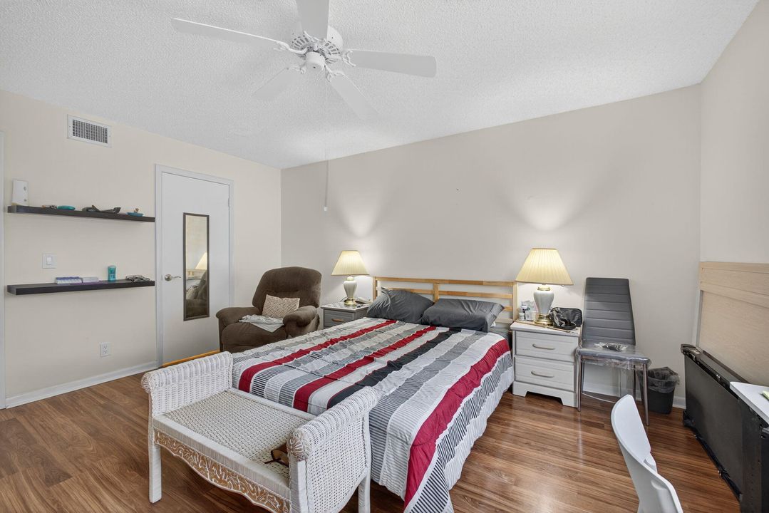 На продажу: $155,000 (2 спален, 1 ванн, 935 Квадратных фут)