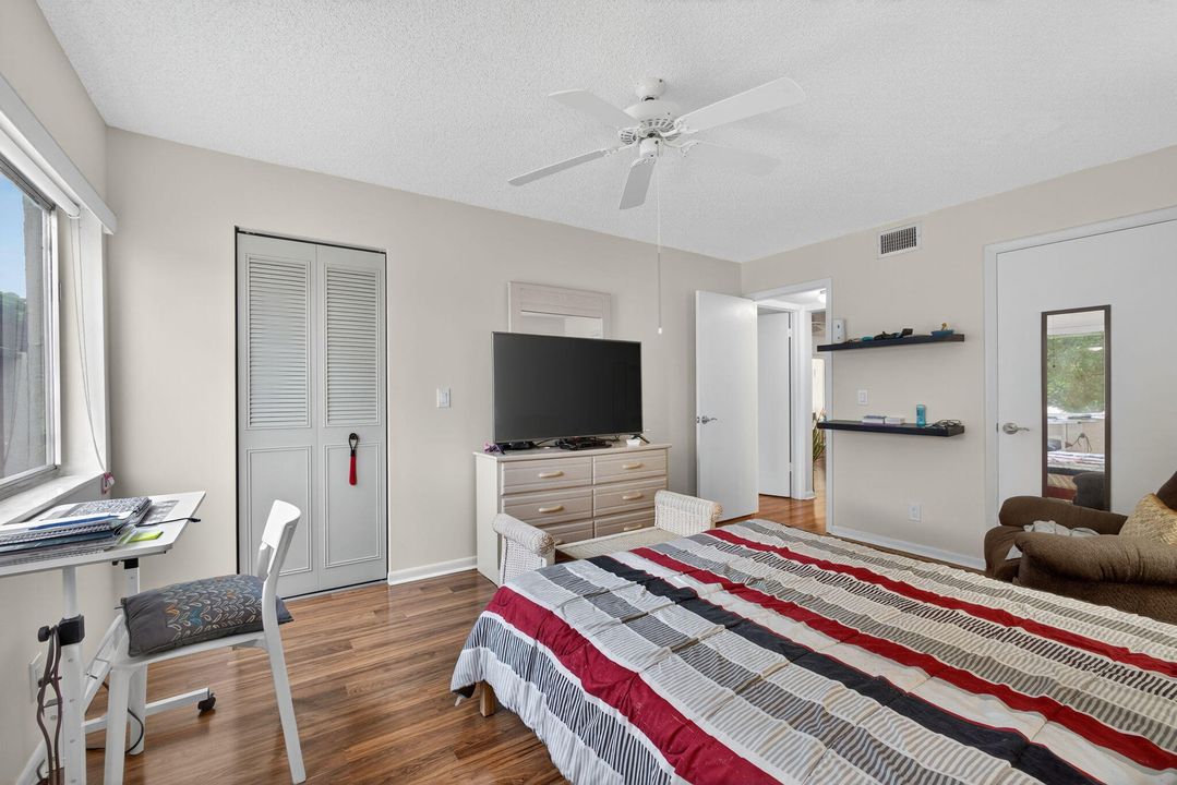 На продажу: $155,000 (2 спален, 1 ванн, 935 Квадратных фут)