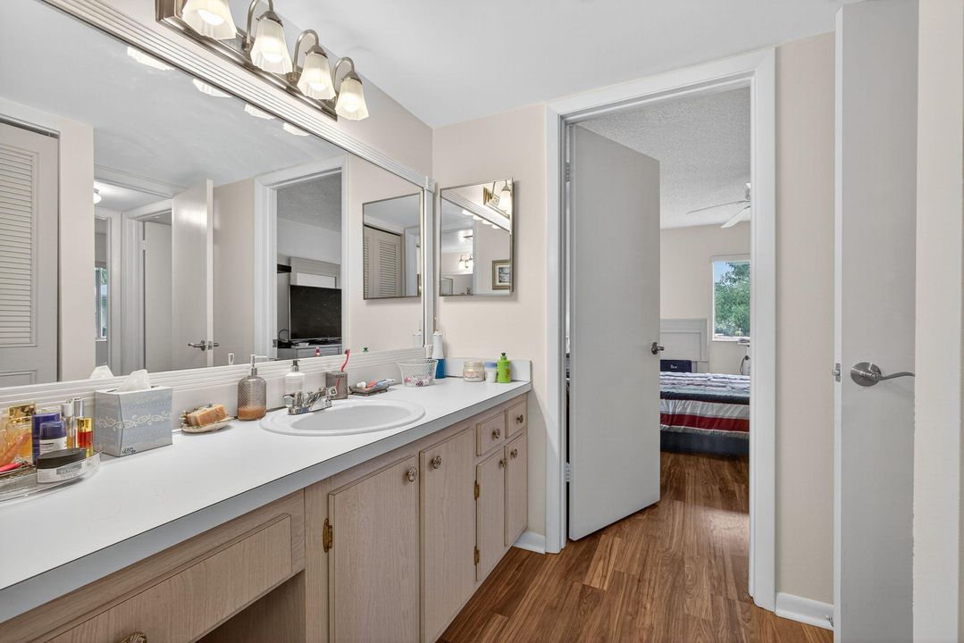 На продажу: $155,000 (2 спален, 1 ванн, 935 Квадратных фут)