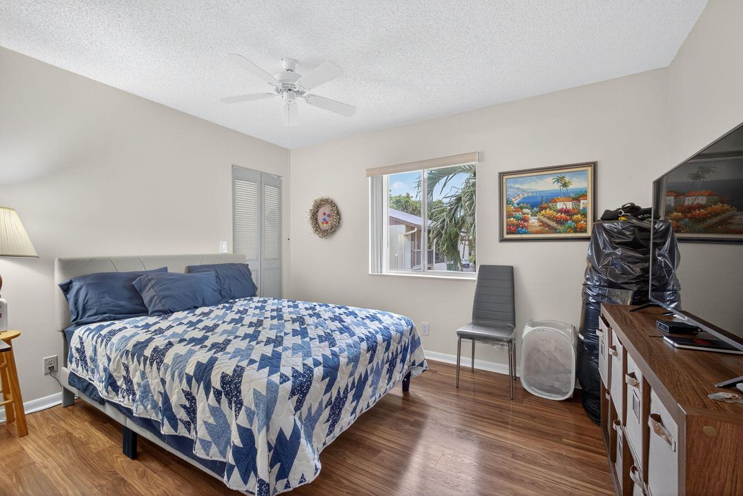 На продажу: $155,000 (2 спален, 1 ванн, 935 Квадратных фут)