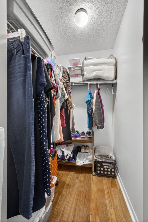 На продажу: $155,000 (2 спален, 1 ванн, 935 Квадратных фут)