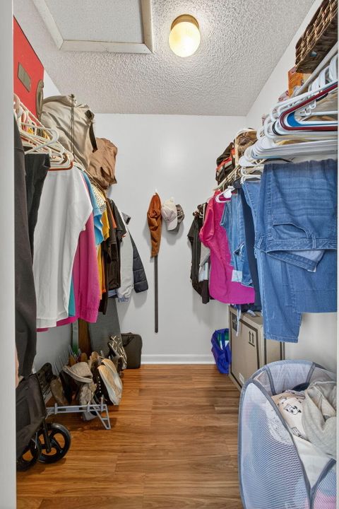 На продажу: $155,000 (2 спален, 1 ванн, 935 Квадратных фут)