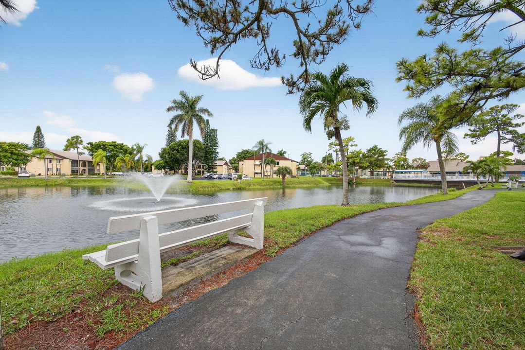 На продажу: $155,000 (2 спален, 1 ванн, 935 Квадратных фут)