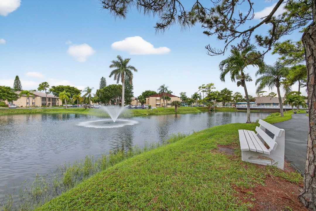 На продажу: $155,000 (2 спален, 1 ванн, 935 Квадратных фут)