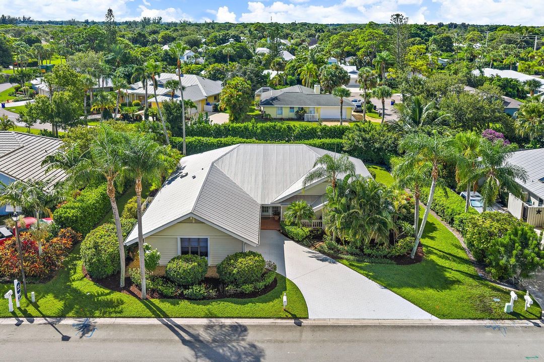 For Sale: $765,000 (3 beds, 2 baths, 1942 Square Feet)