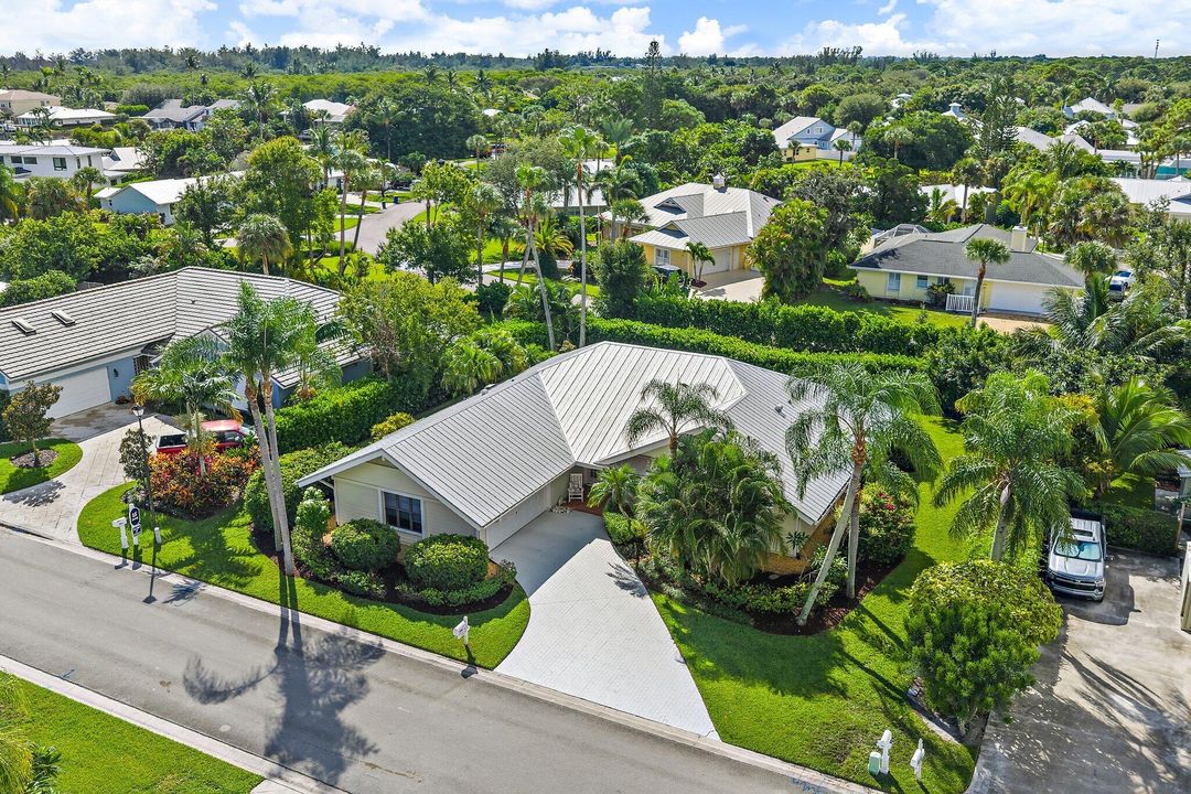For Sale: $765,000 (3 beds, 2 baths, 1942 Square Feet)