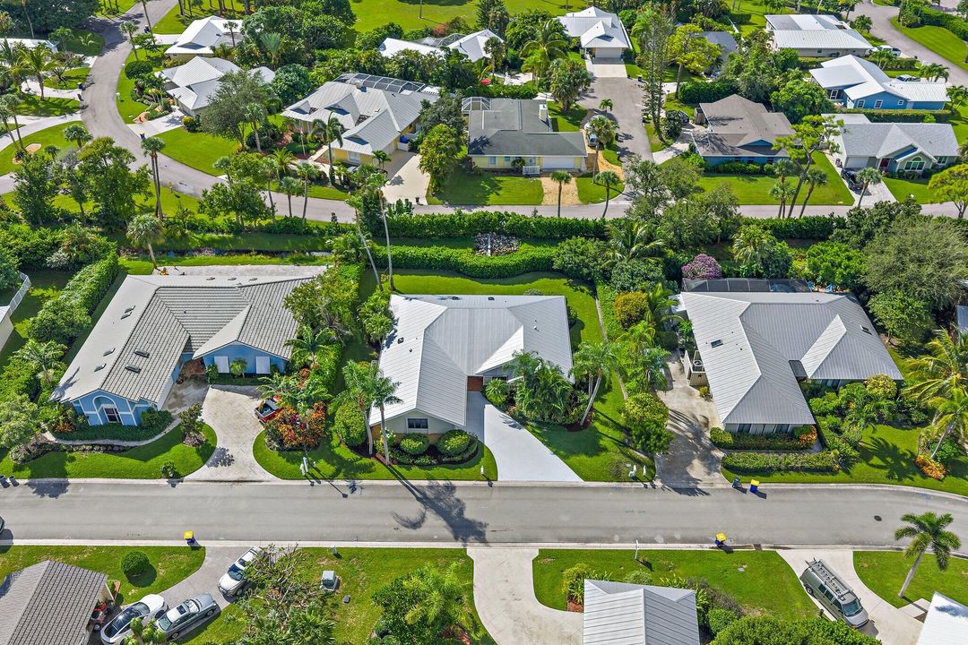 For Sale: $765,000 (3 beds, 2 baths, 1942 Square Feet)