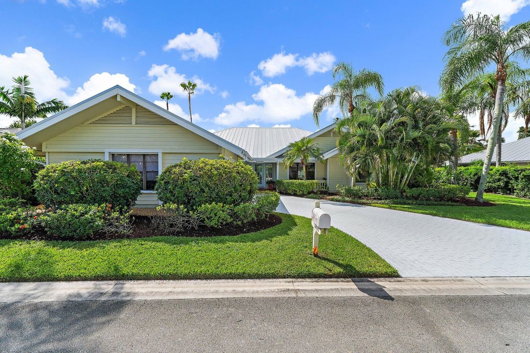 For Sale: $765,000 (3 beds, 2 baths, 1942 Square Feet)