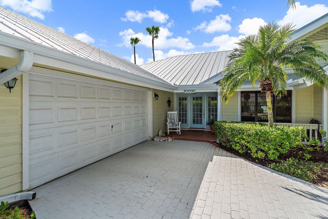 For Sale: $765,000 (3 beds, 2 baths, 1942 Square Feet)