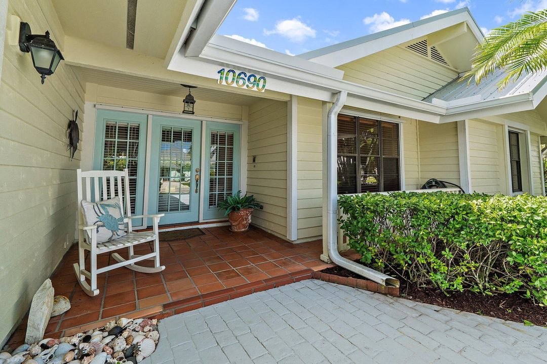 For Sale: $765,000 (3 beds, 2 baths, 1942 Square Feet)