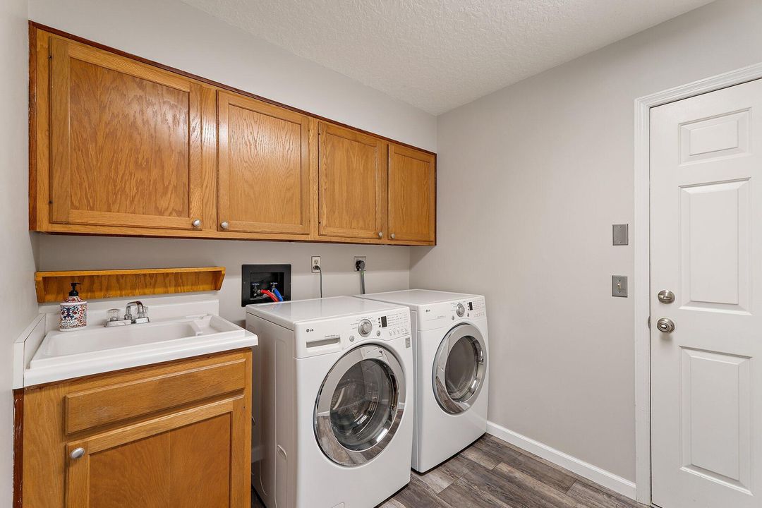 For Sale: $765,000 (3 beds, 2 baths, 1942 Square Feet)