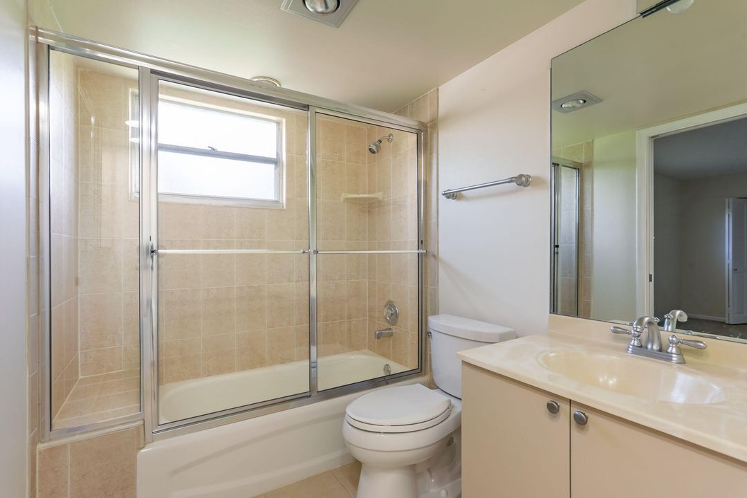 合同活跃: $149,000 (2 贝兹, 2 浴室, 1291 平方英尺)