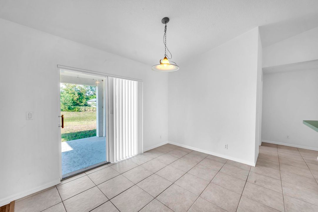 Под контрактом: $2,500 (3 спален, 2 ванн, 1986 Квадратных фут)