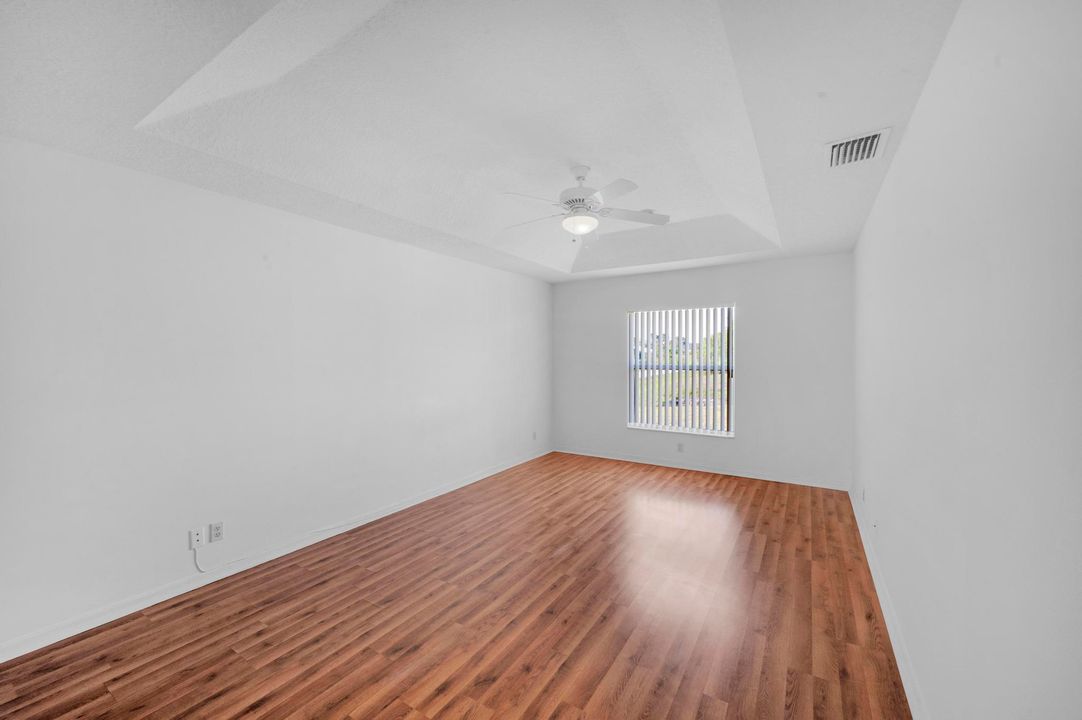 Под контрактом: $2,500 (3 спален, 2 ванн, 1986 Квадратных фут)