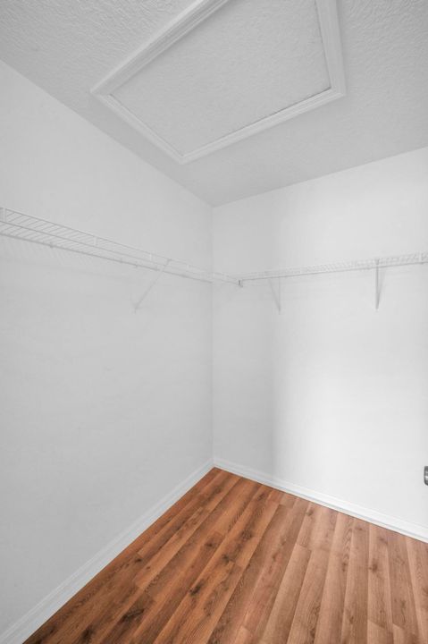 Под контрактом: $2,500 (3 спален, 2 ванн, 1986 Квадратных фут)